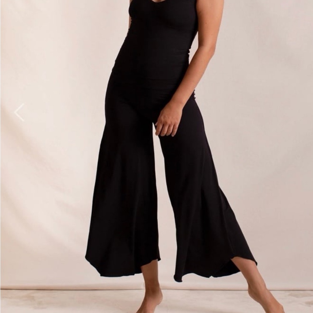 Indigo Luna Layla flares Large Black NWT